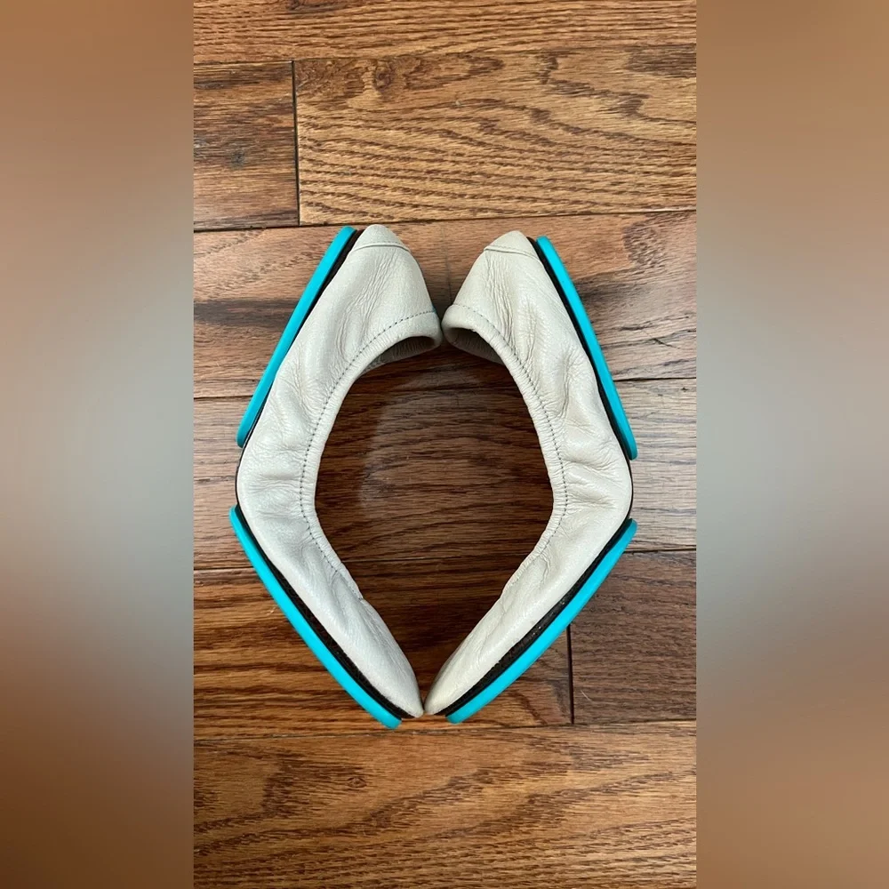 Tieks Taupe Ballet Flat Shoes Sz 7 - Picture 8 of 8